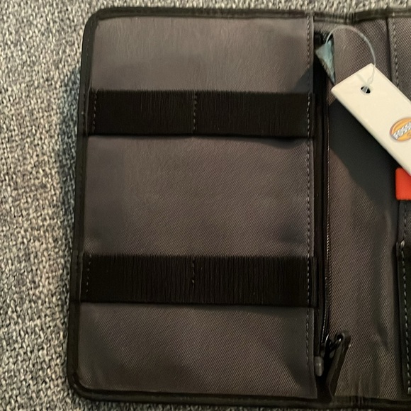 Fossil tech Carrier - Picture 5 of 7